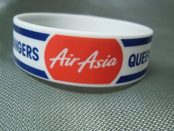 Trade Show Promotional Items Giveaways Embossed Silicone Wristband Bracelet